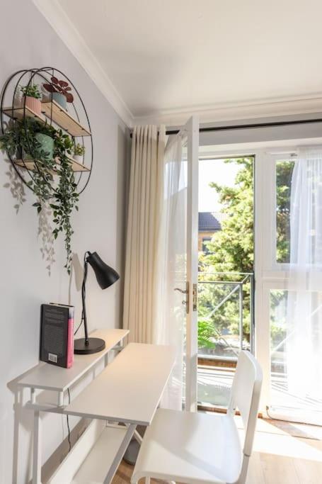 Tranquil 2 Bed Near Downtown & Free Parking * Londra