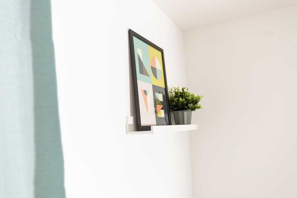 Tranquil 2 Bed Near Downtown & Free Parking Londra