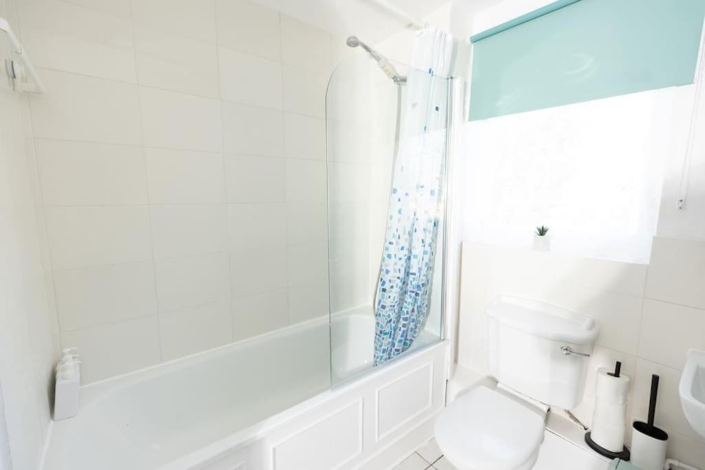 Tranquil 2 Bed Near Downtown & Free Parking * Londra