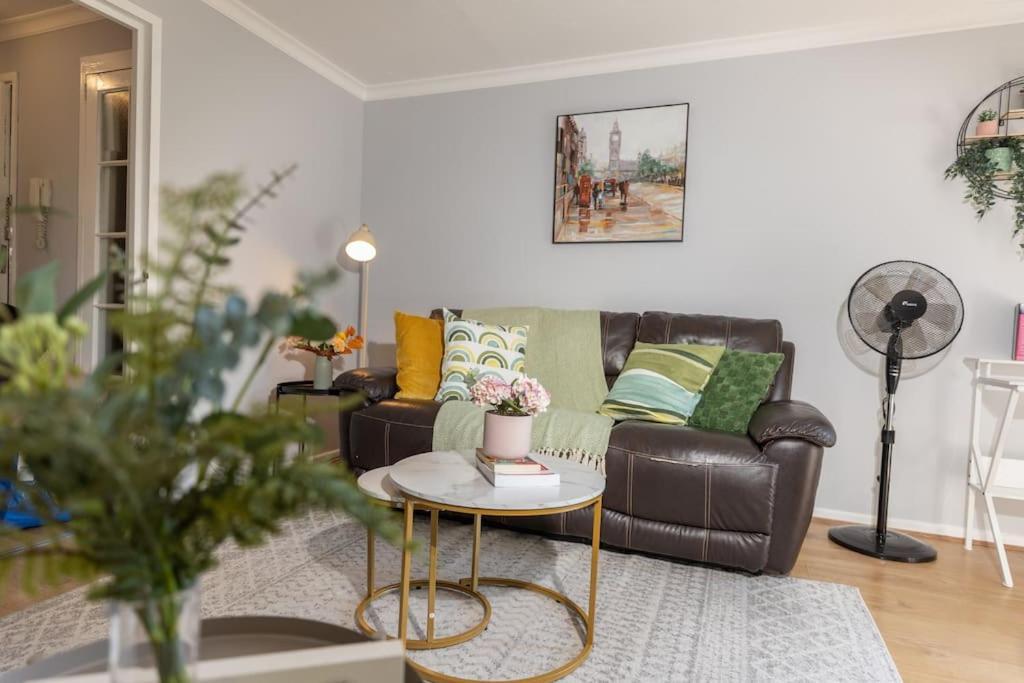 Tranquil 2 Bed Near Downtown & Free Parking * Londra