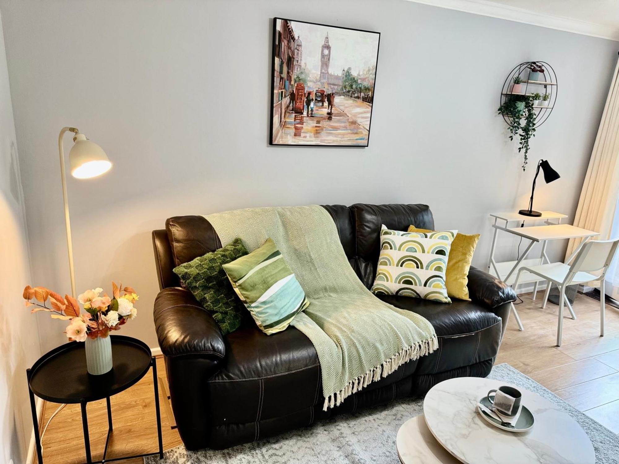 Tranquil 2 Bed Near Downtown & Free Parking Appartamento Londra