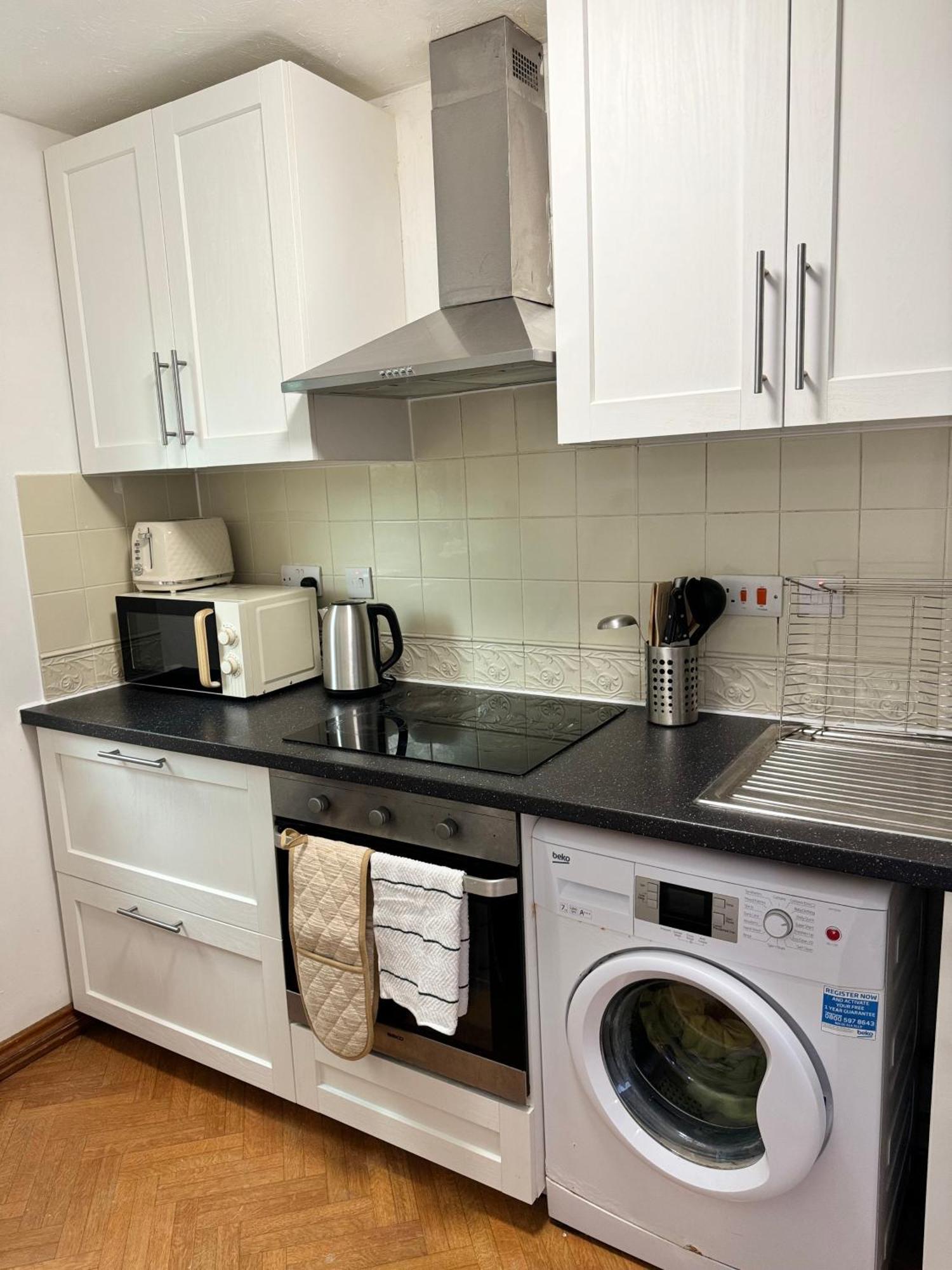 Tranquil 2 Bed Near Downtown & Free Parking Appartement *